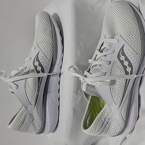 Saucony Women’s Kineta Relay Running Shoe